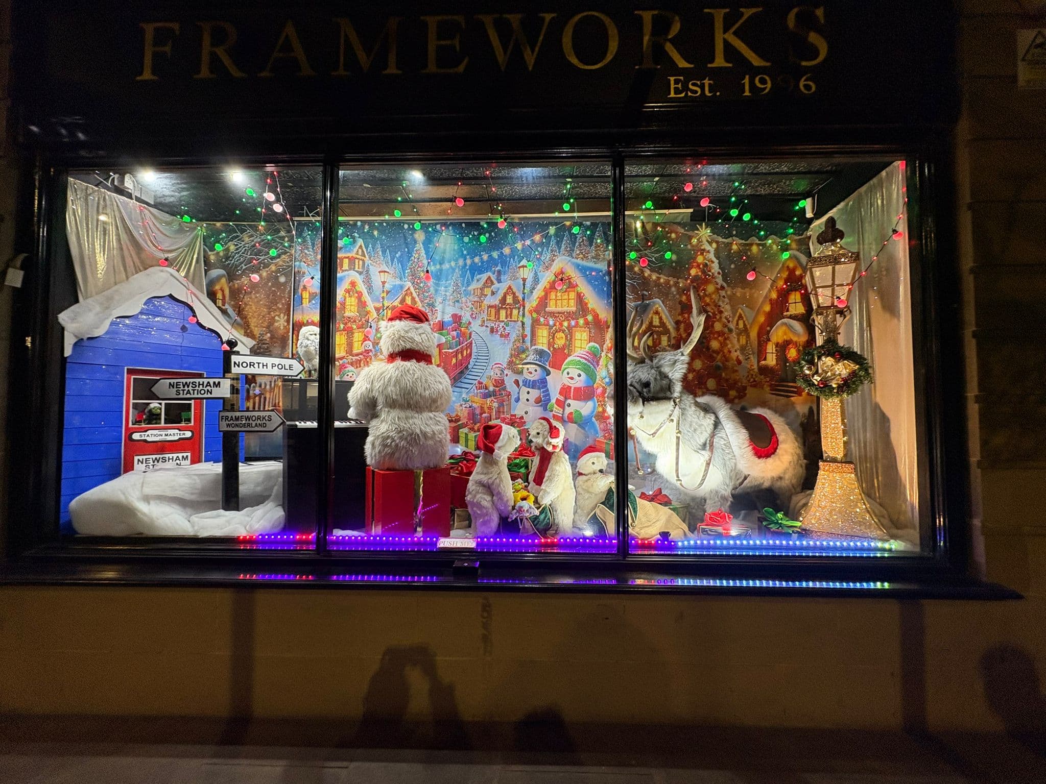 Frameworks window display